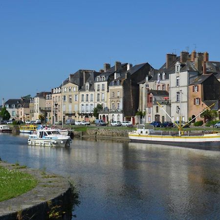 Spacieux T3 Lumineux Dans Quartier Historique Avec Wifi Редон Екстериор снимка