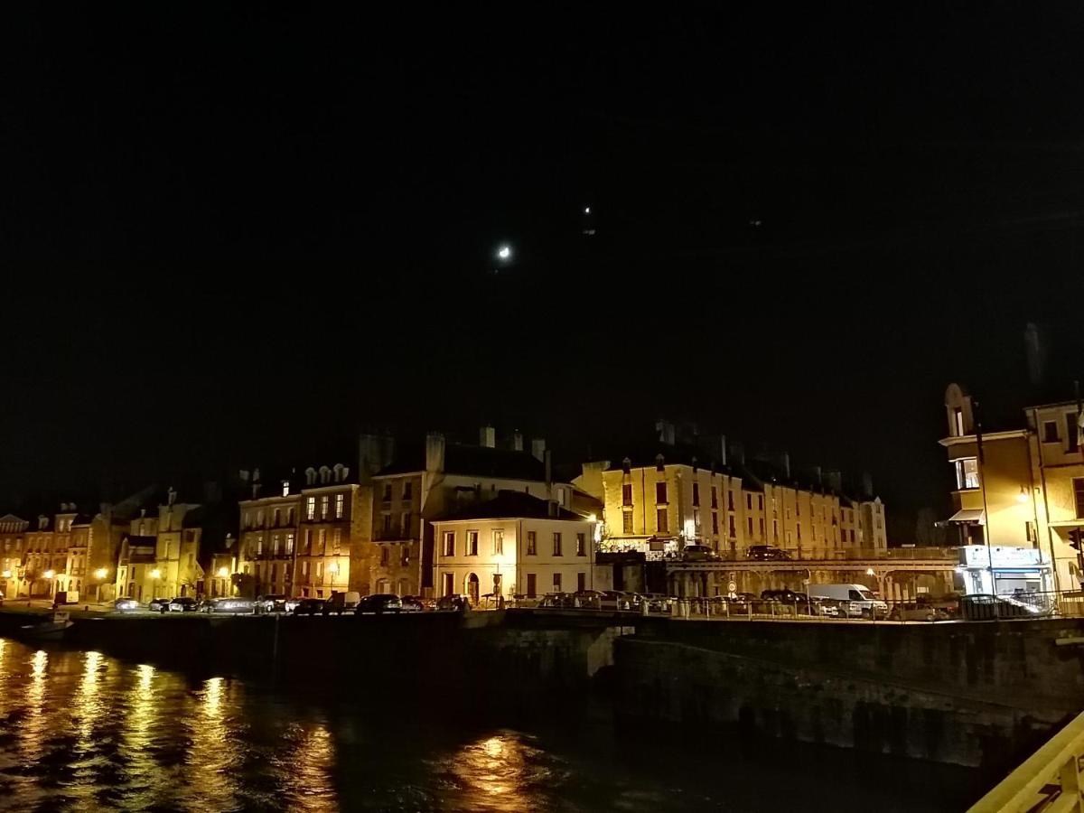 Spacieux T3 Lumineux Dans Quartier Historique Avec Wifi Редон Екстериор снимка